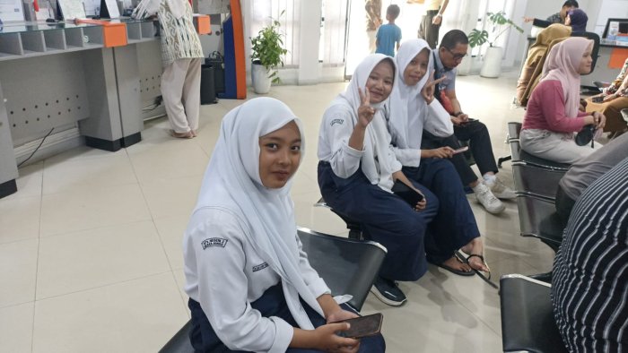 Siswi MTsN 2 Bungo Terima Dana PIP di BRI Bungo