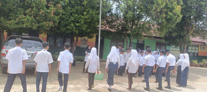 Siswa MTsN 2 Bungo Latihan Upacara Sumpah Pemuda
